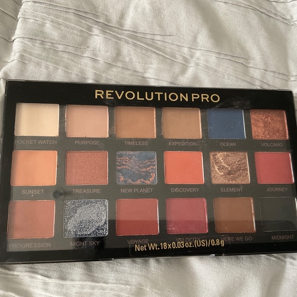 Revolution Pro - Picture 3 of 4